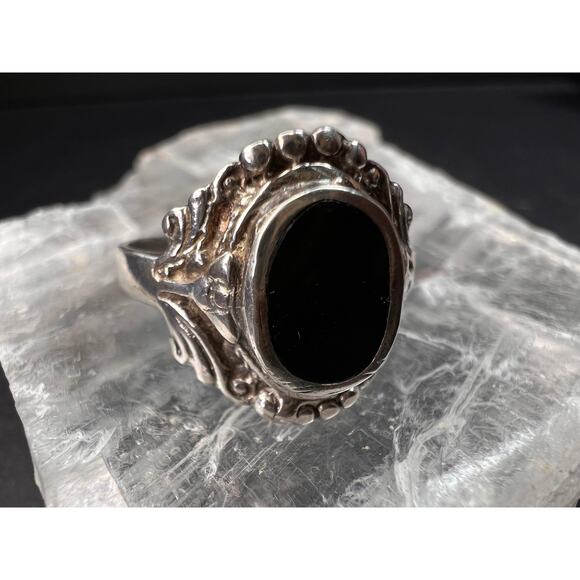 Vintage Sterling Silver Black Onyx Cocktail Ring, Ornate Bezel, Size 8 - Picture 13 of 16